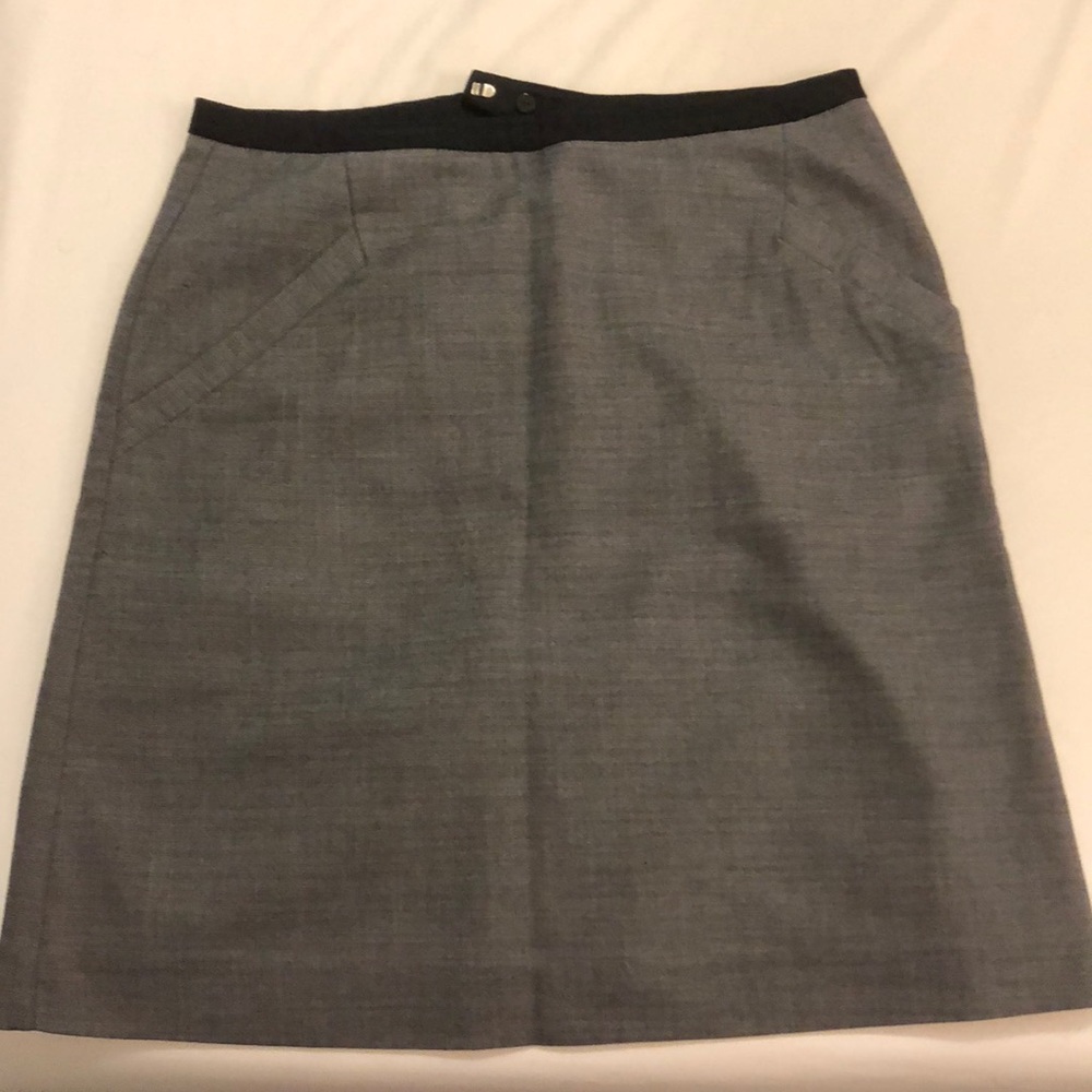 H&M grey skirt